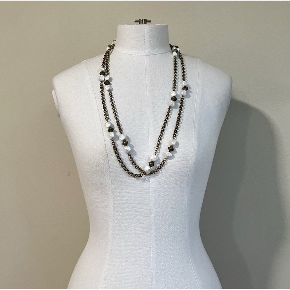 Elegant White and Gold Beaded Necklace